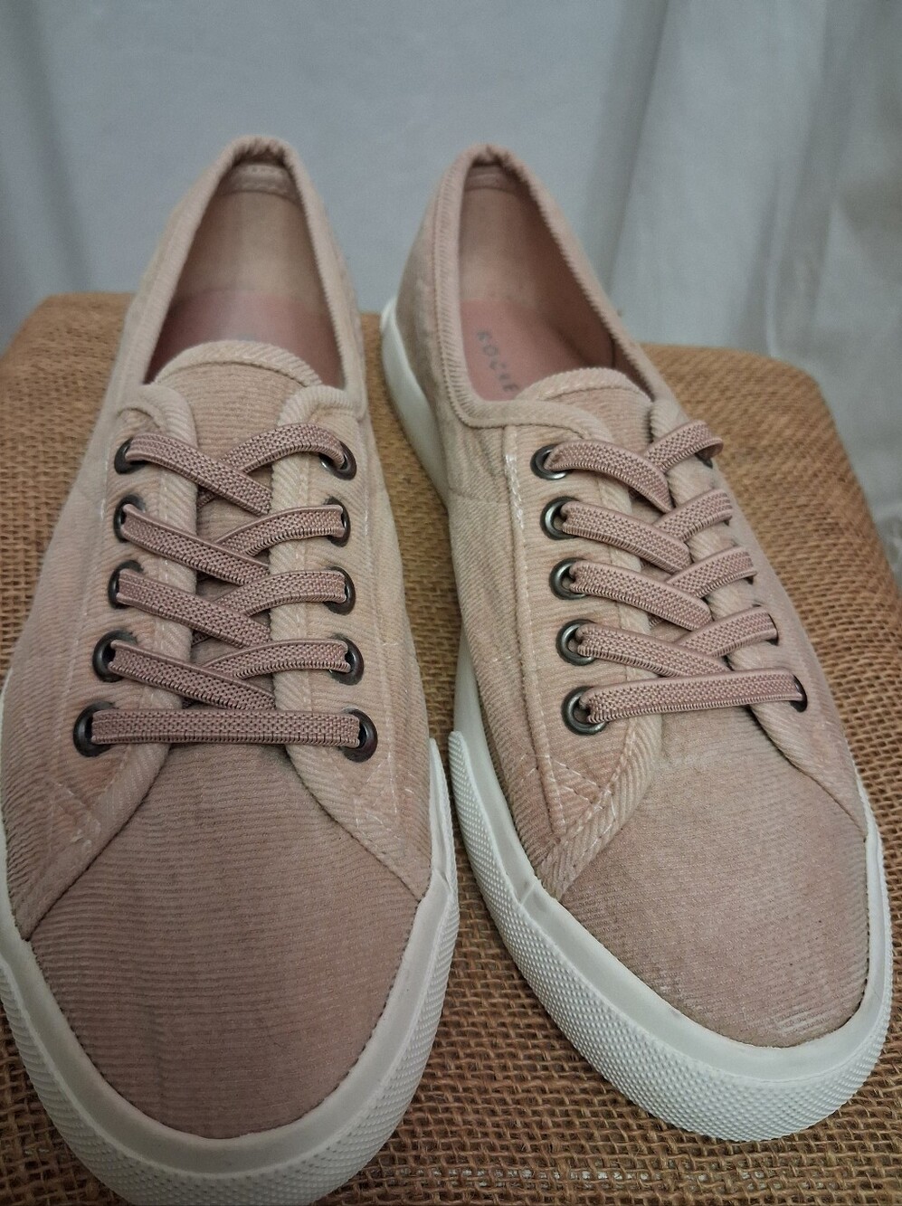 Rocket Dog Bungee Women's Soft Corduroy  Sneakers in Blush Pink SZ 8.5 Cushioned